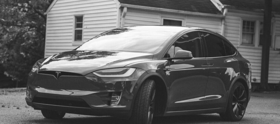 En dybdegående oversikt over Tesla aksje: Historie, typer og fordeler