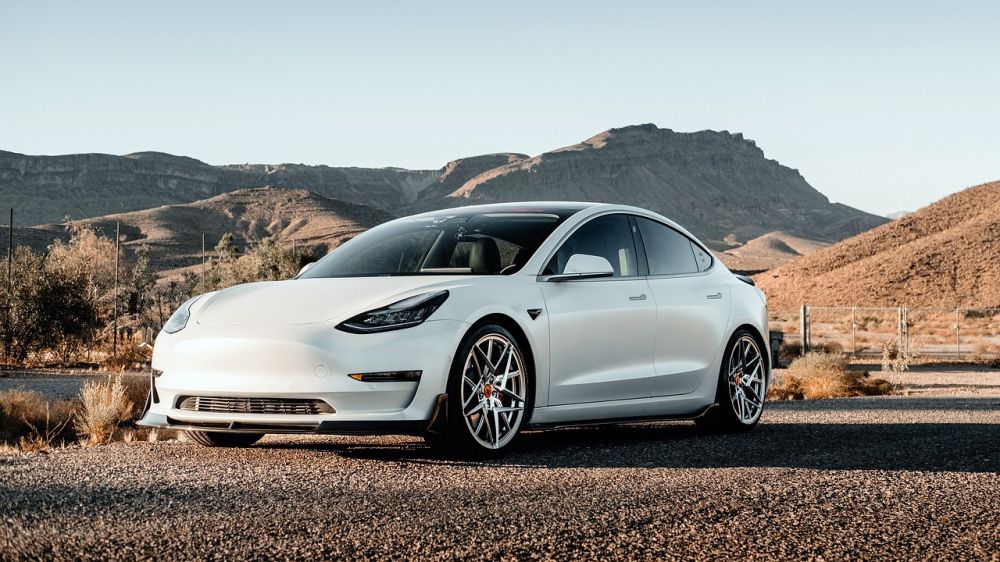 Tesla Model S: Revolusjonerende elektrisk luksusbil for fremtiden