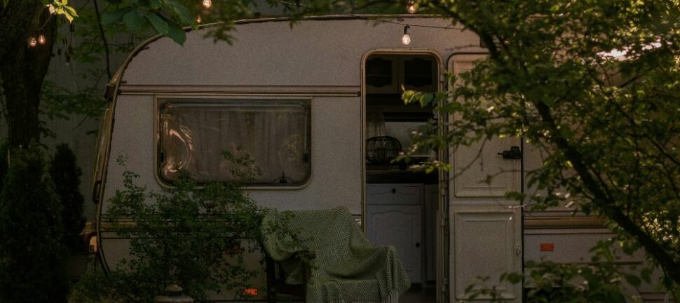 Å utforske naturen og oppleve friheten i brukte campingvogner