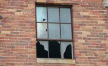 Glassrekkverk for lys, utsikt og trygghet